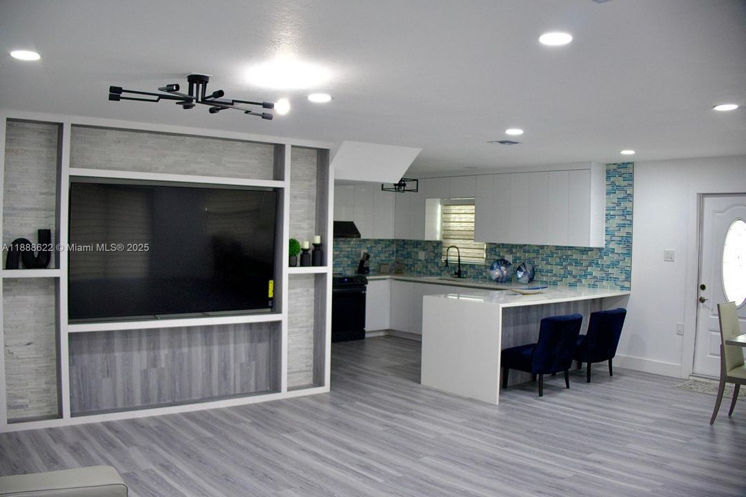 For Sale: $1,600,000 (4 beds, 4 baths, 1350 Square Feet)