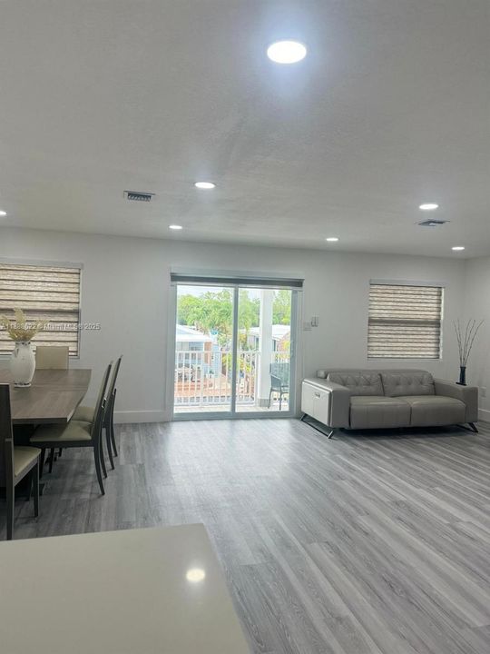 For Sale: $1,600,000 (4 beds, 4 baths, 1350 Square Feet)