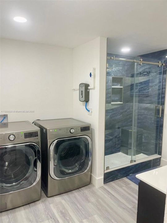 For Sale: $1,600,000 (4 beds, 4 baths, 1350 Square Feet)