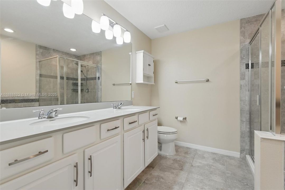 На продажу: $359,900 (3 спален, 2 ванн, 1600 Квадратных фут)