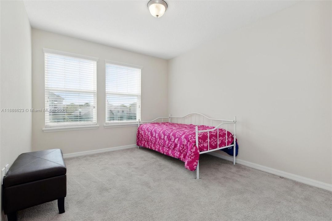 На продажу: $359,900 (3 спален, 2 ванн, 1600 Квадратных фут)