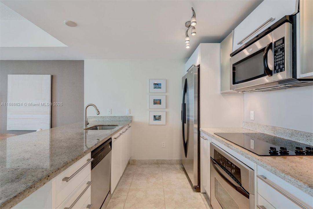 For Sale: $499,580 (1 beds, 1 baths, 825 Square Feet)