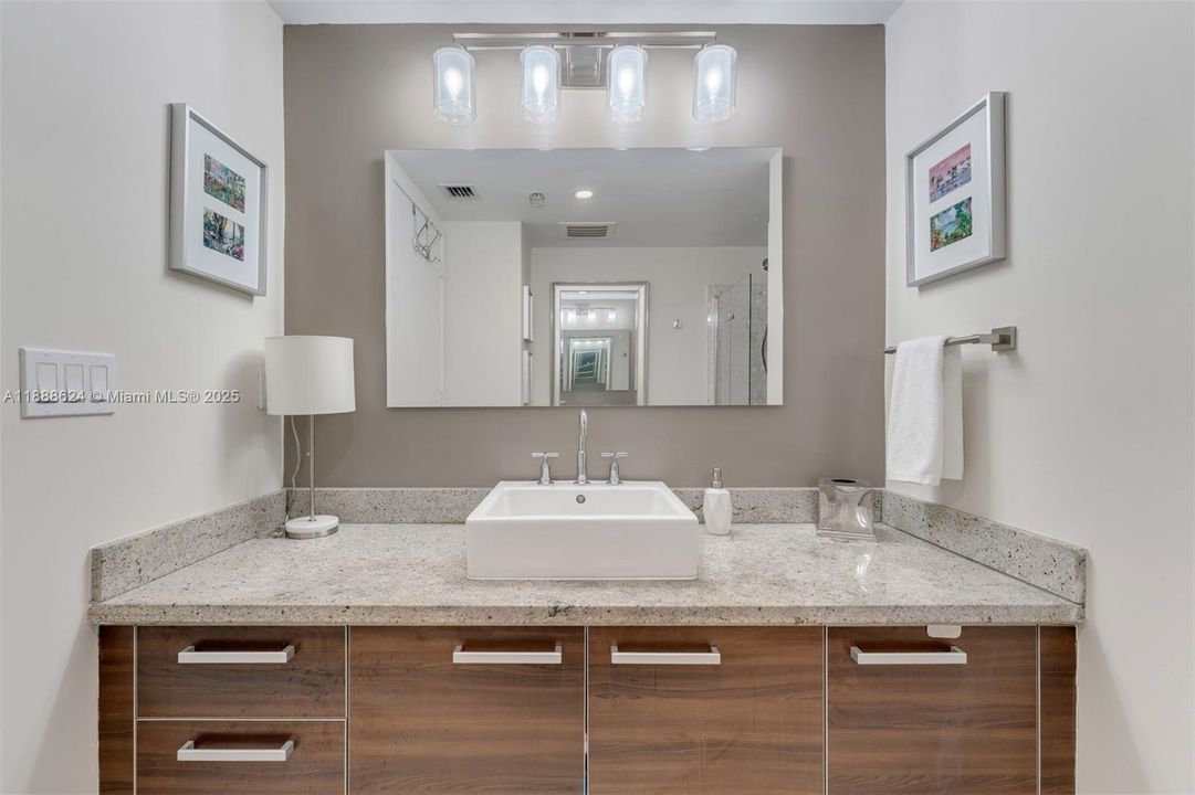 For Sale: $499,580 (1 beds, 1 baths, 825 Square Feet)