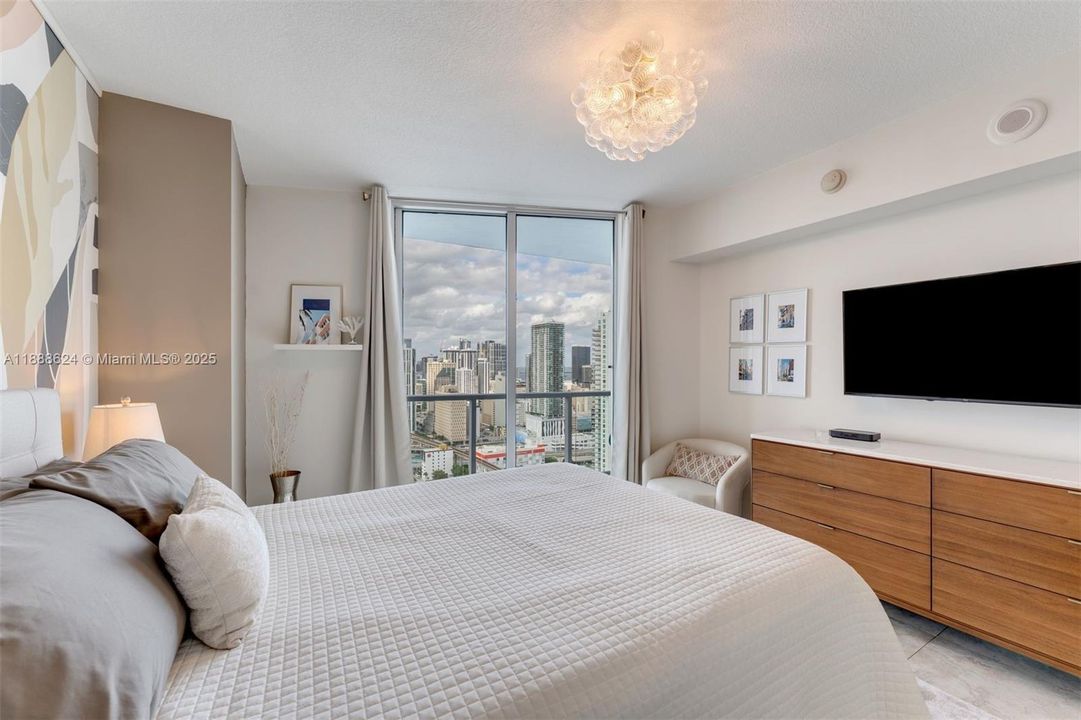 For Sale: $499,580 (1 beds, 1 baths, 825 Square Feet)