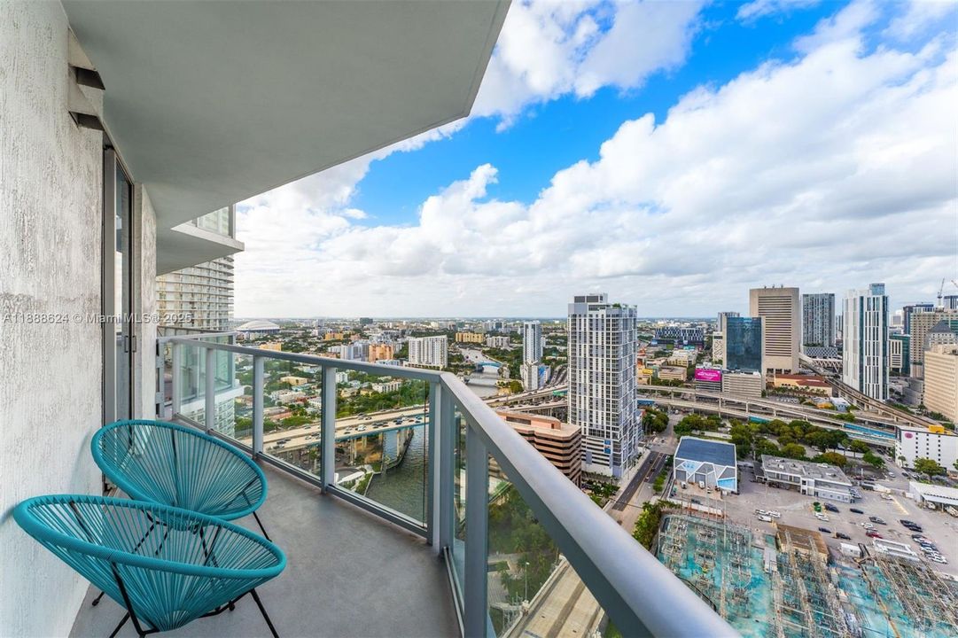 For Sale: $499,580 (1 beds, 1 baths, 825 Square Feet)