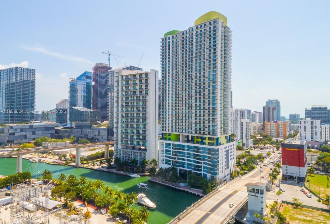 For Sale: $499,580 (1 beds, 1 baths, 825 Square Feet)