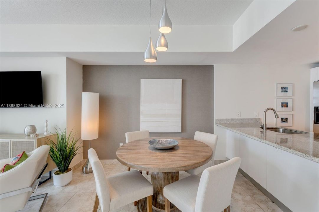 For Sale: $499,580 (1 beds, 1 baths, 825 Square Feet)