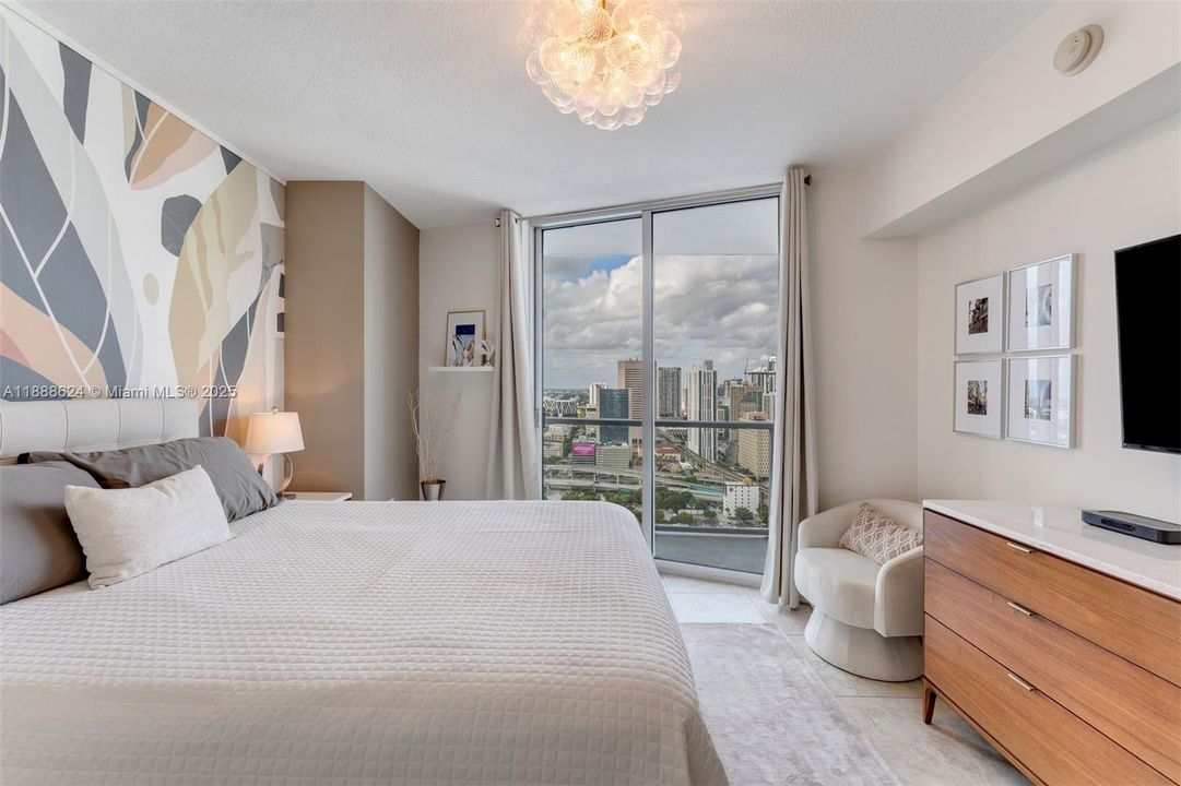 For Sale: $499,580 (1 beds, 1 baths, 825 Square Feet)