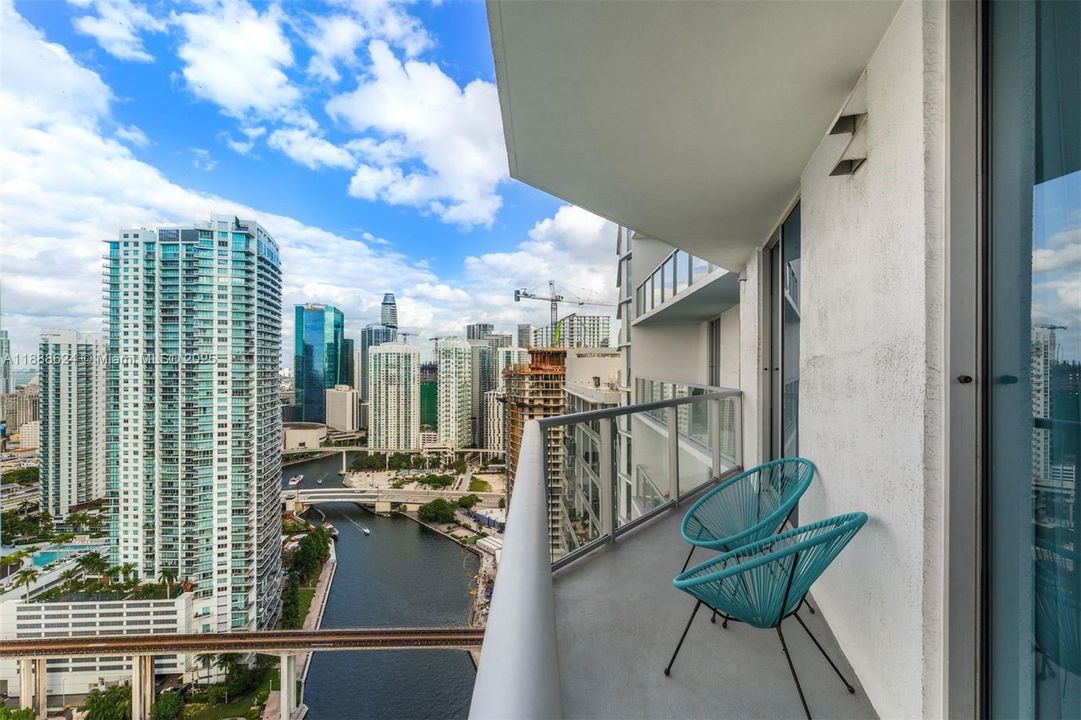 For Sale: $499,580 (1 beds, 1 baths, 825 Square Feet)