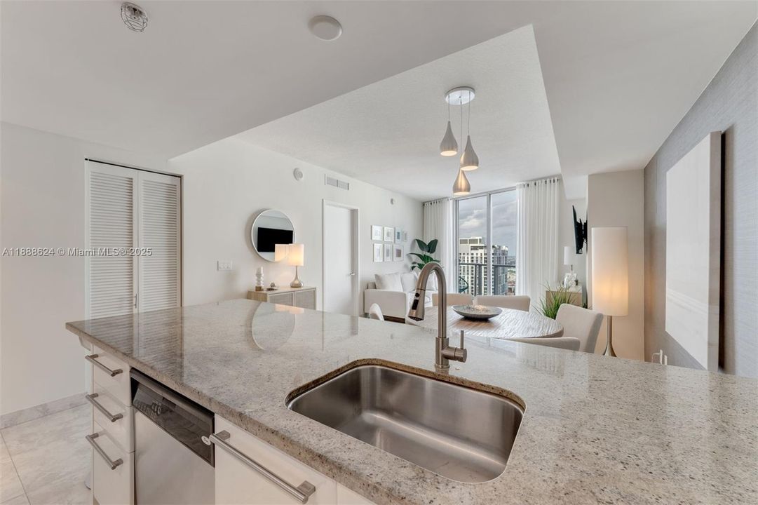 For Sale: $499,580 (1 beds, 1 baths, 825 Square Feet)