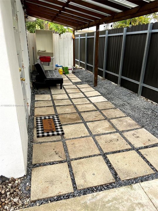 Recientemente alquilado: $1,575 (1 camas, 1 baños, 1488 Pies cuadrados)