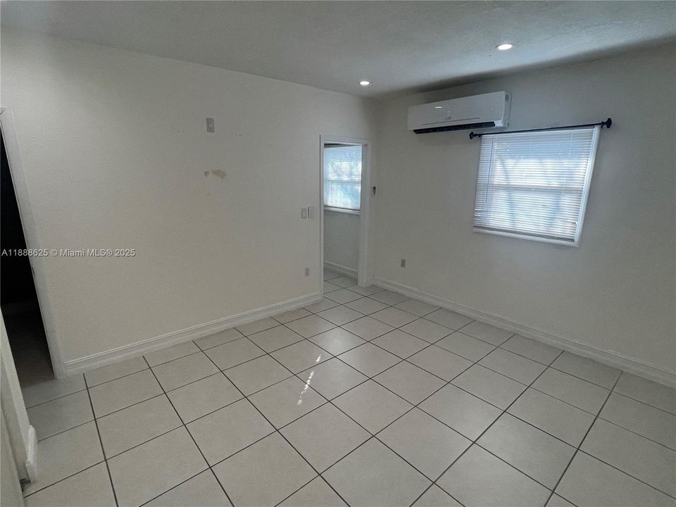 Recientemente alquilado: $1,575 (1 camas, 1 baños, 1488 Pies cuadrados)