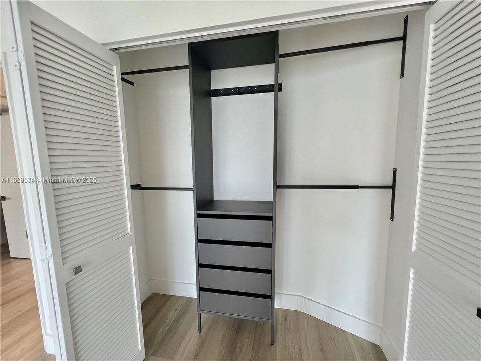 Под контрактом: $4,380 (2 спален, 2 ванн, 1467 Квадратных фут)