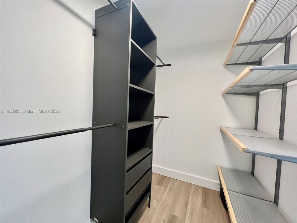 Под контрактом: $4,380 (2 спален, 2 ванн, 1467 Квадратных фут)