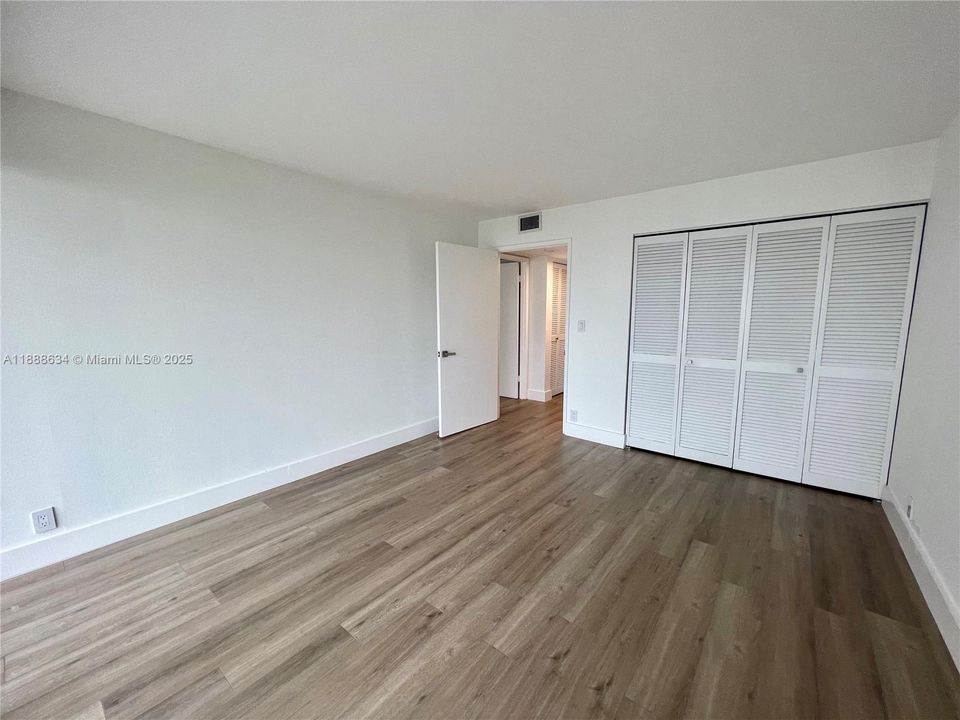 Под контрактом: $4,380 (2 спален, 2 ванн, 1467 Квадратных фут)