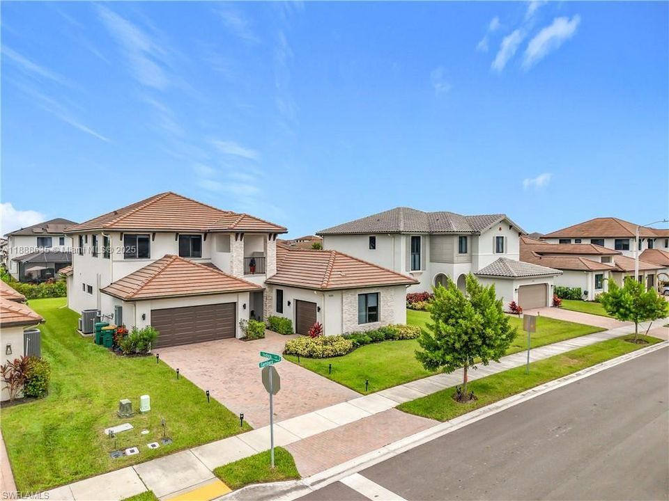 For Sale: $689,000 (4 beds, 4 baths, 3522 Square Feet)