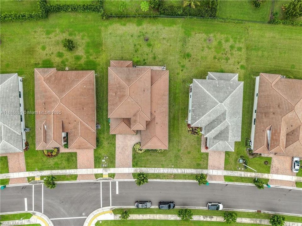 For Sale: $689,000 (4 beds, 4 baths, 3522 Square Feet)