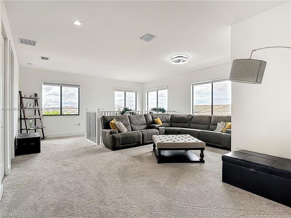 For Sale: $689,000 (4 beds, 4 baths, 3522 Square Feet)