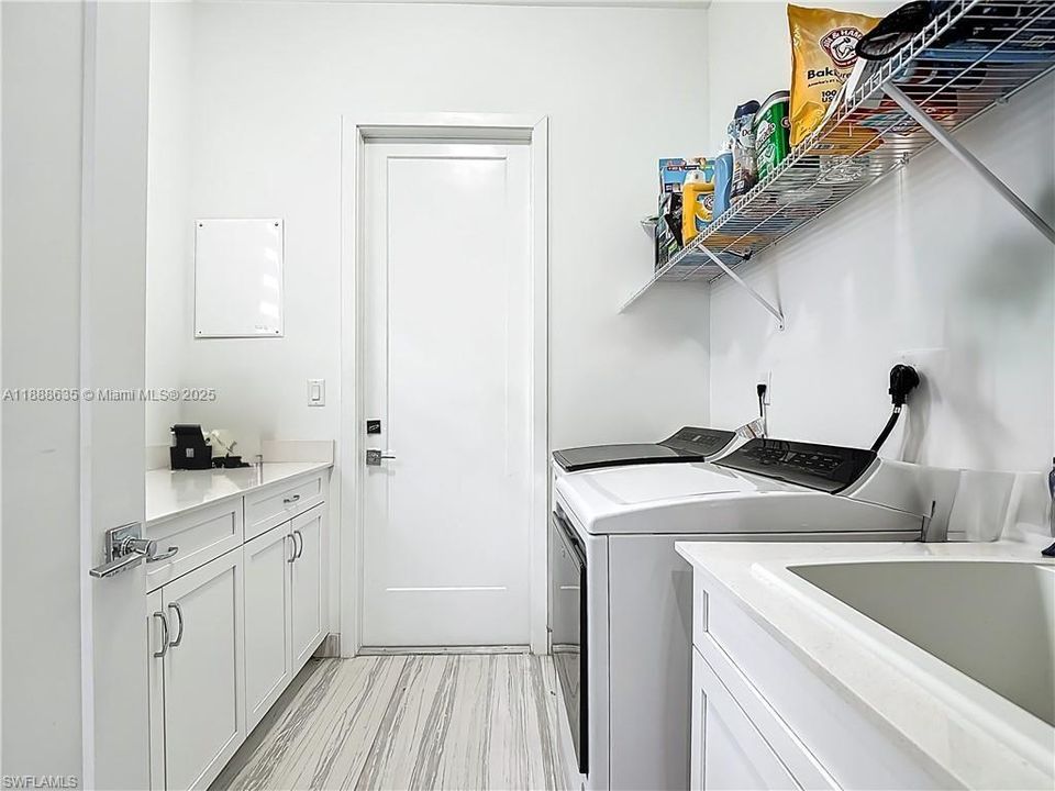 For Sale: $689,000 (4 beds, 4 baths, 3522 Square Feet)