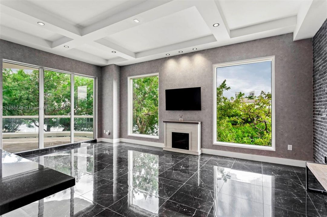 待售: $1,895,000 (2 贝兹, 2 浴室, 1582 平方英尺)