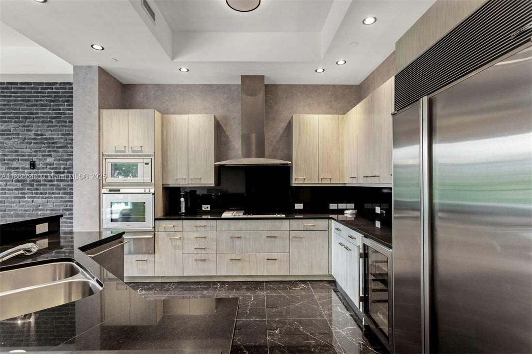 待售: $1,895,000 (2 贝兹, 2 浴室, 1582 平方英尺)