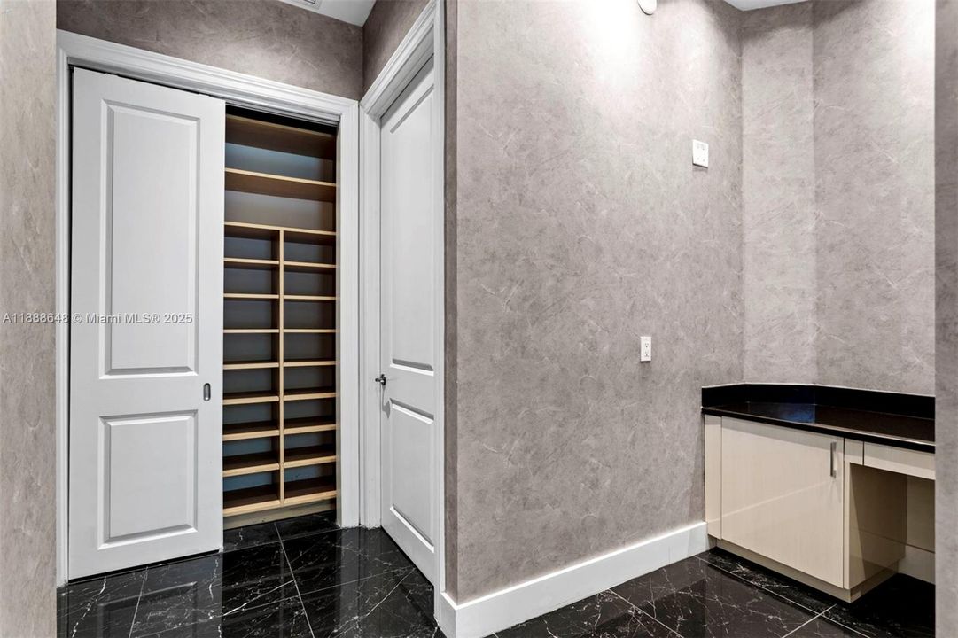 待售: $1,895,000 (2 贝兹, 2 浴室, 1582 平方英尺)