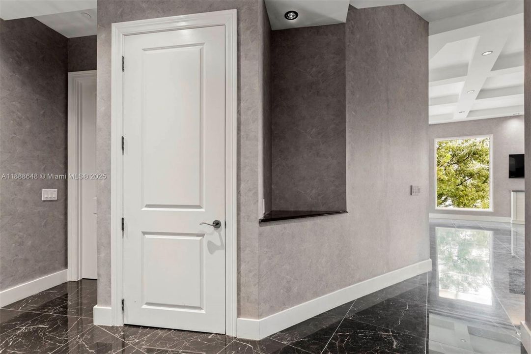 待售: $1,895,000 (2 贝兹, 2 浴室, 1582 平方英尺)