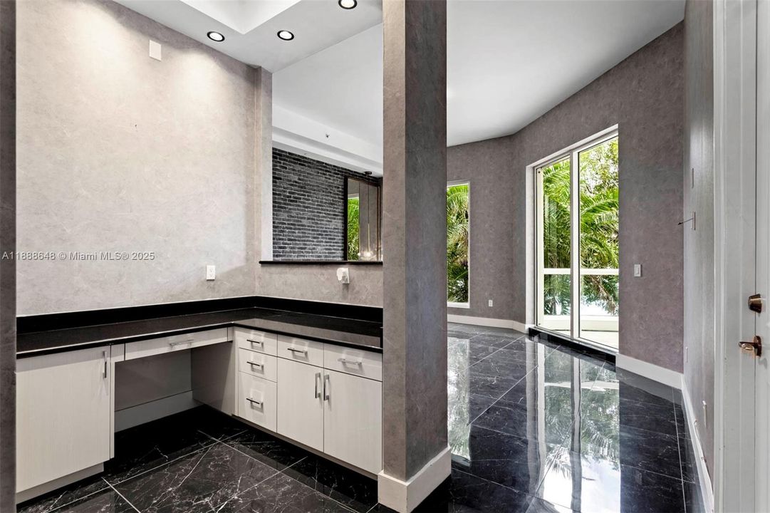 待售: $1,895,000 (2 贝兹, 2 浴室, 1582 平方英尺)