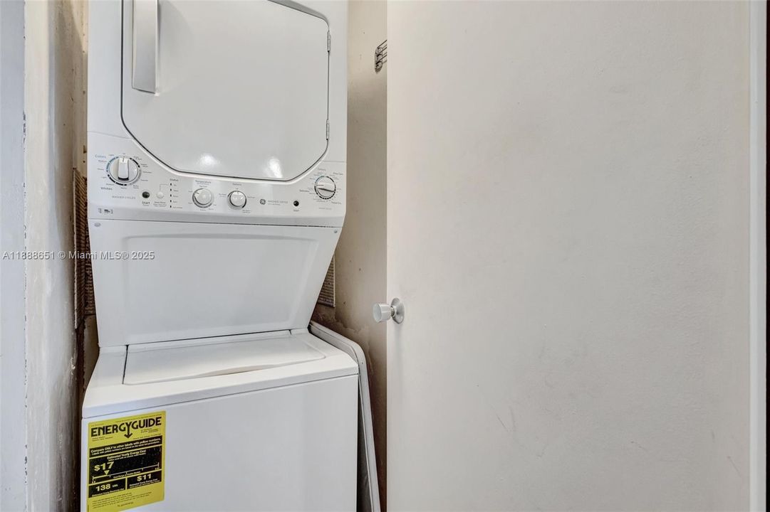 Active With Contract: $3,500 (2 beds, 1 baths, 1214 Square Feet)