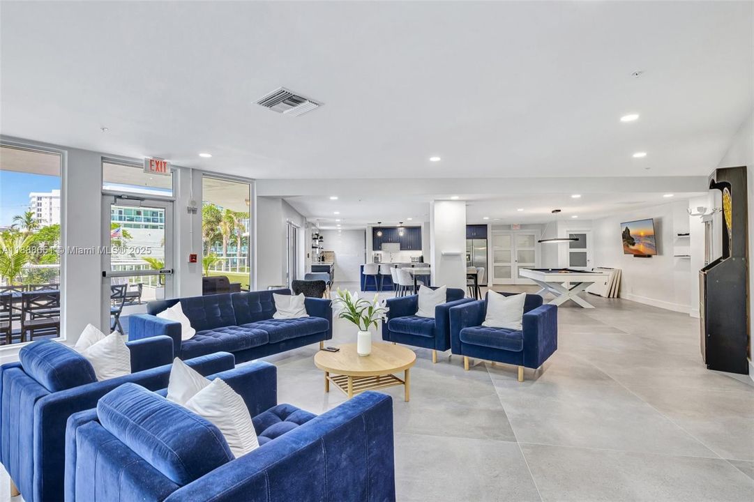 Active With Contract: $3,500 (2 beds, 1 baths, 1214 Square Feet)