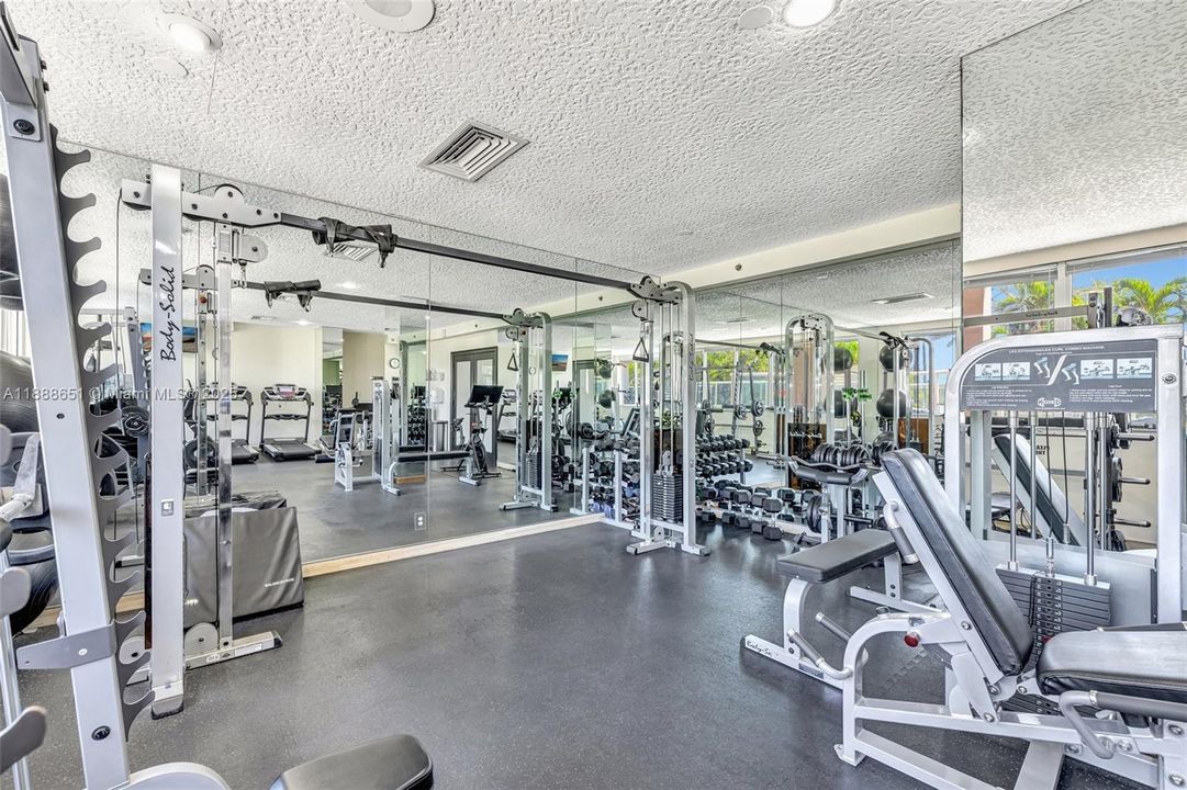 Active With Contract: $3,500 (2 beds, 1 baths, 1214 Square Feet)