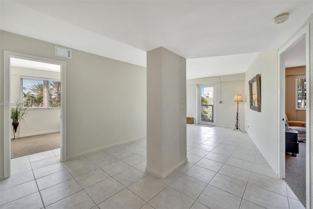 Active With Contract: $3,500 (2 beds, 1 baths, 1214 Square Feet)