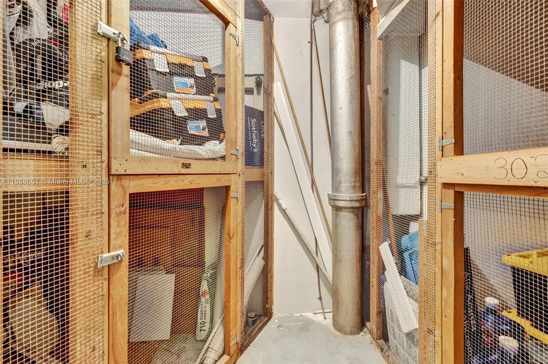 Active With Contract: $3,500 (2 beds, 1 baths, 1214 Square Feet)