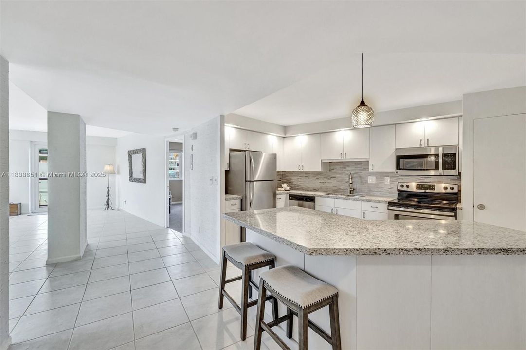 Active With Contract: $3,500 (2 beds, 1 baths, 1214 Square Feet)