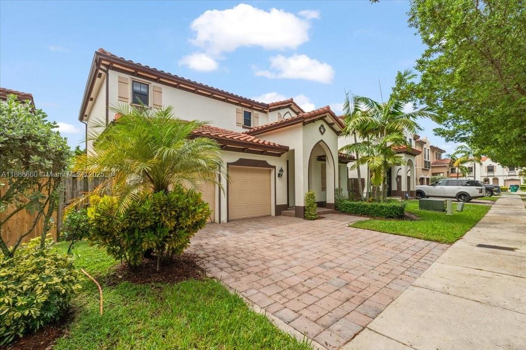 Active With Contract: $695,000 (5 beds, 3 baths, 2444 Square Feet)