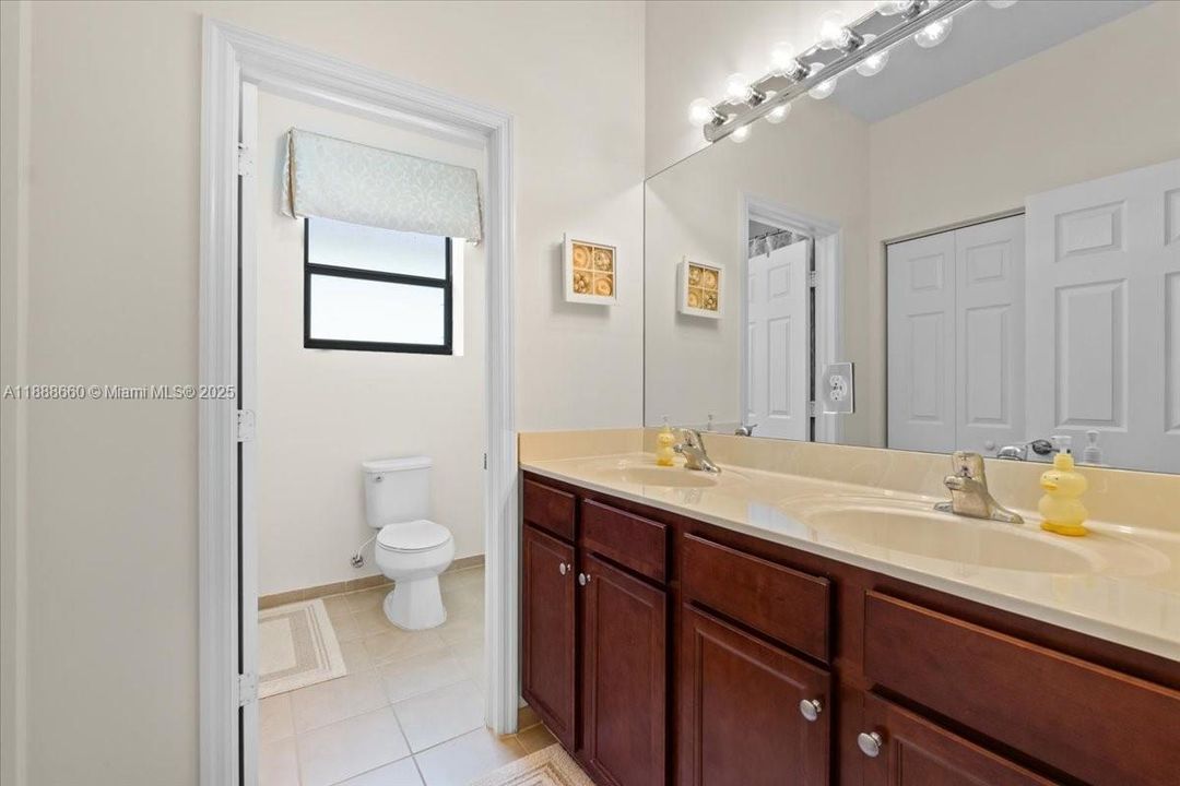 Active With Contract: $695,000 (5 beds, 3 baths, 2444 Square Feet)