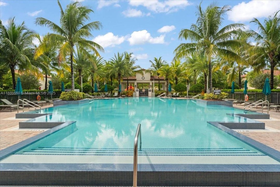 Active With Contract: $695,000 (5 beds, 3 baths, 2444 Square Feet)