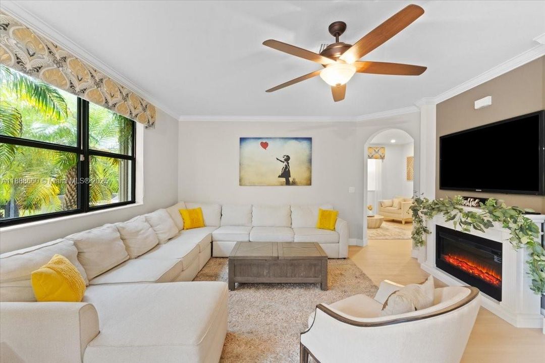 Active With Contract: $695,000 (5 beds, 3 baths, 2444 Square Feet)