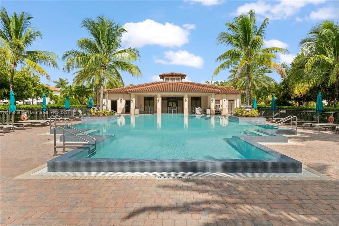 Active With Contract: $695,000 (5 beds, 3 baths, 2444 Square Feet)