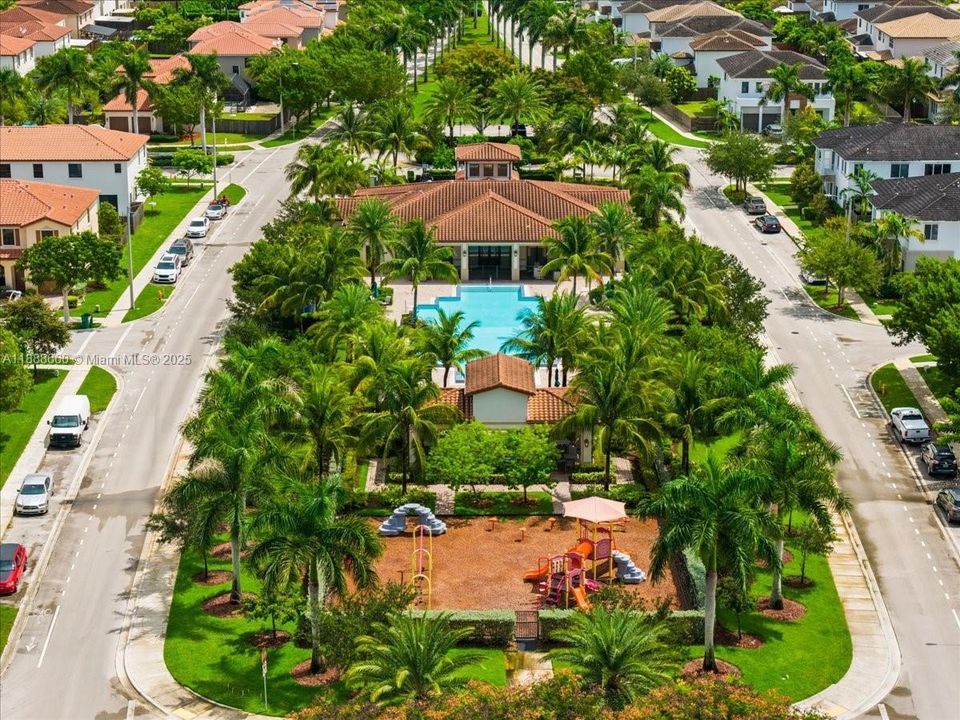 Active With Contract: $695,000 (5 beds, 3 baths, 2444 Square Feet)