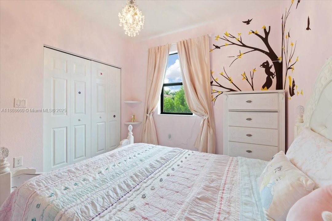 Active With Contract: $695,000 (5 beds, 3 baths, 2444 Square Feet)