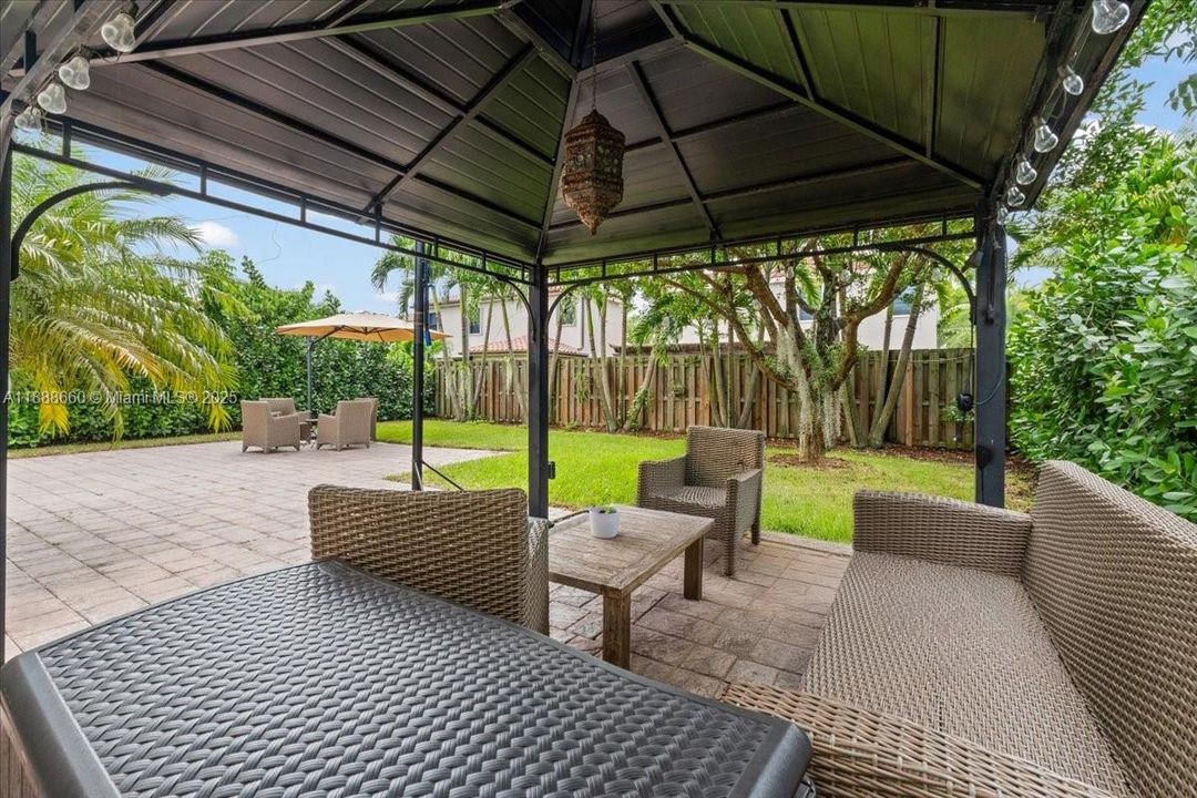 Active With Contract: $695,000 (5 beds, 3 baths, 2444 Square Feet)