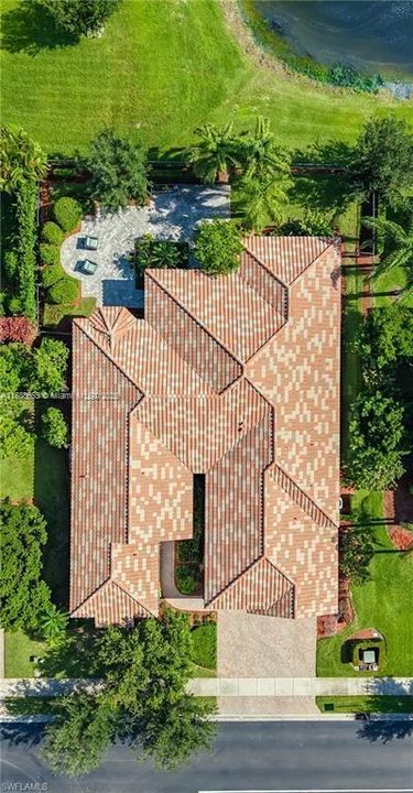 For Sale: $845,000 (5 beds, 5 baths, 3947 Square Feet)