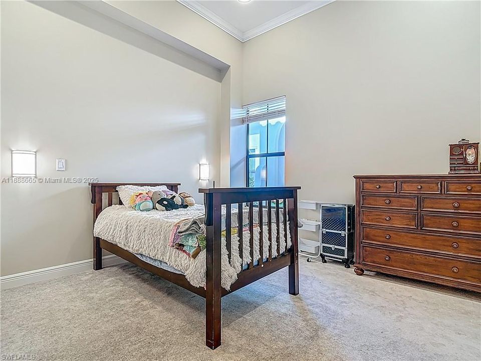 For Sale: $845,000 (5 beds, 5 baths, 3947 Square Feet)