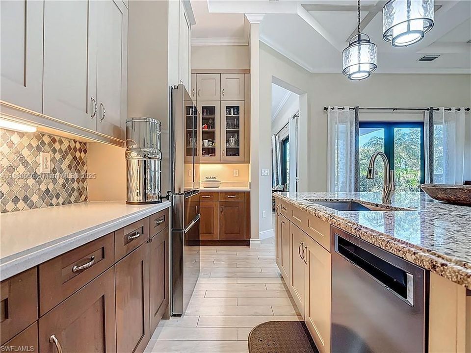 For Sale: $845,000 (5 beds, 5 baths, 3947 Square Feet)