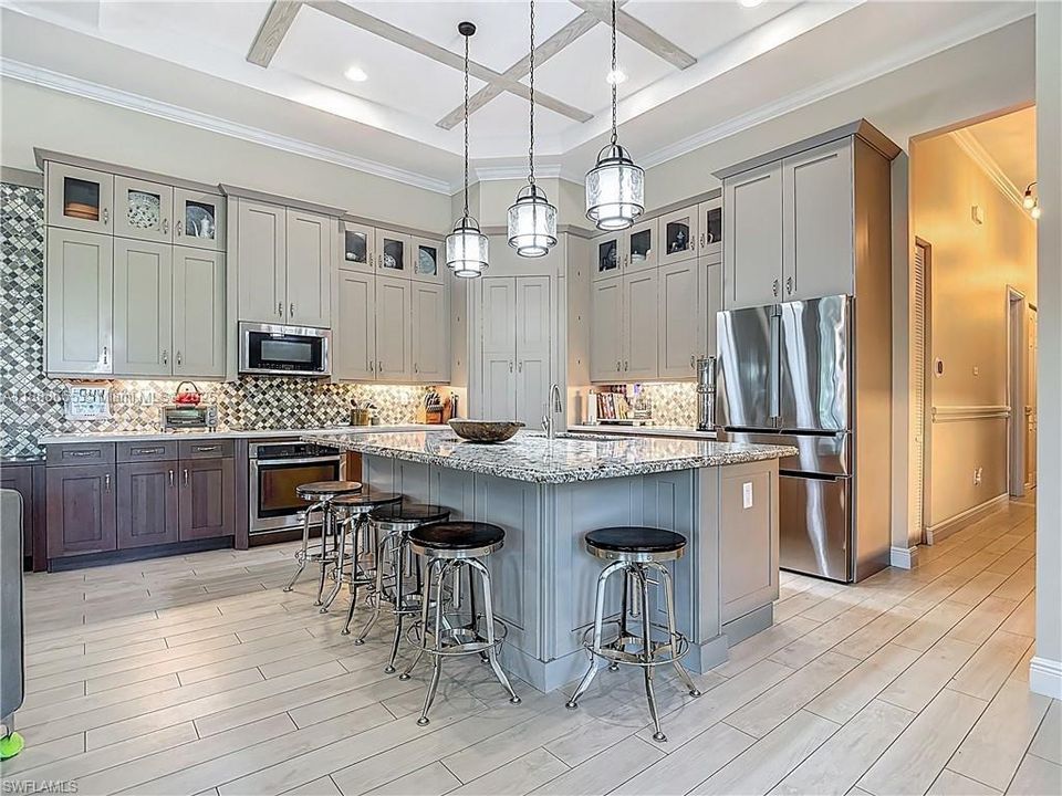 For Sale: $845,000 (5 beds, 5 baths, 3947 Square Feet)