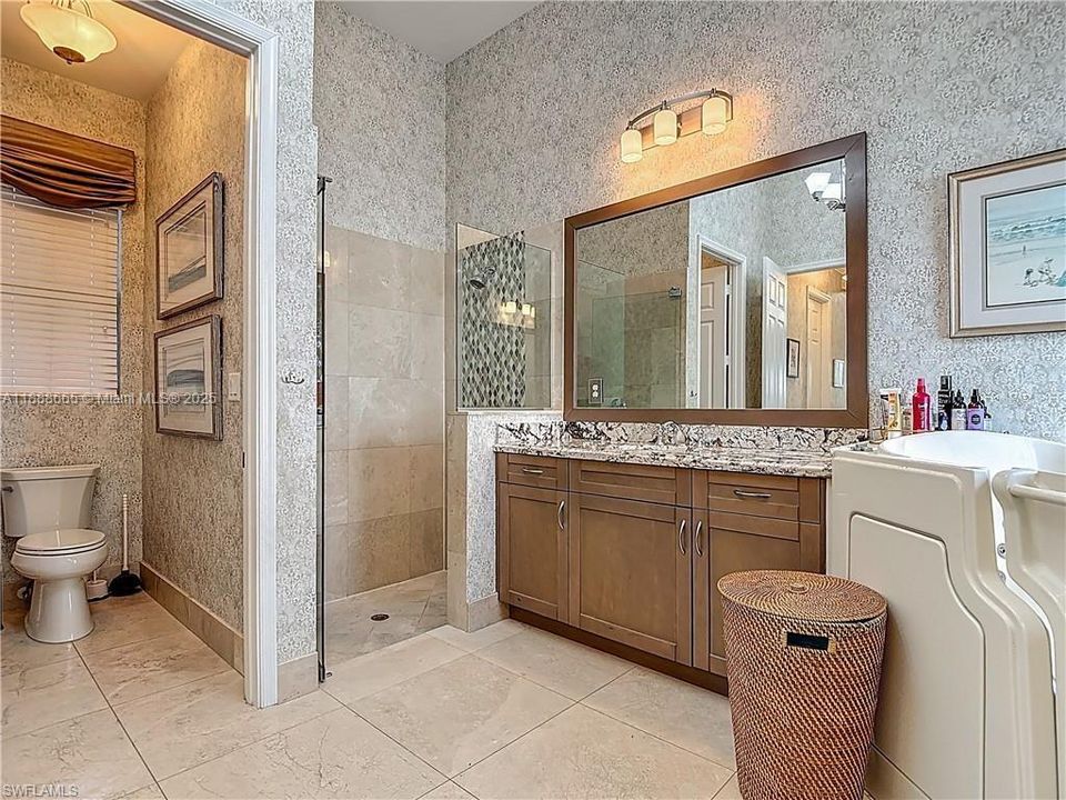 For Sale: $845,000 (5 beds, 5 baths, 3947 Square Feet)