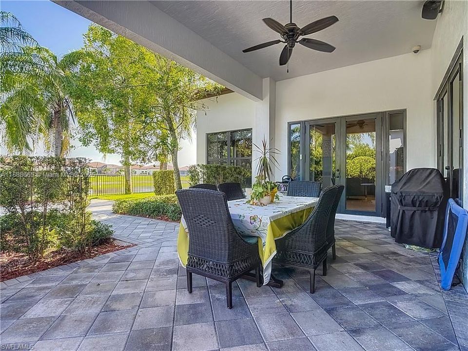 For Sale: $845,000 (5 beds, 5 baths, 3947 Square Feet)