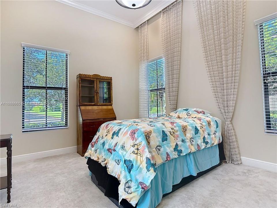 For Sale: $845,000 (5 beds, 5 baths, 3947 Square Feet)