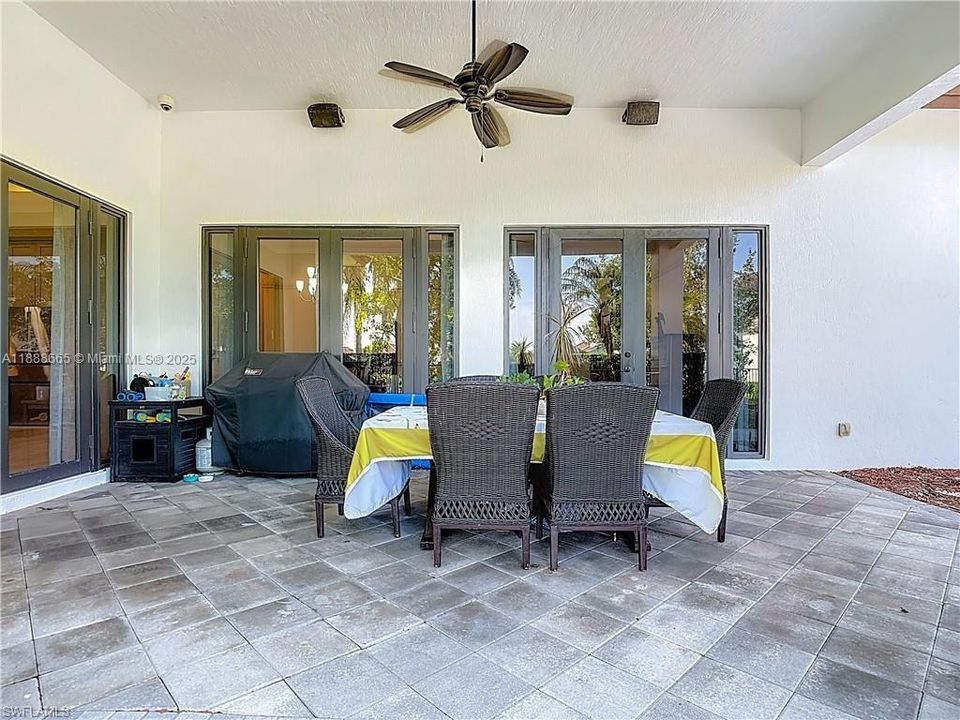 For Sale: $845,000 (5 beds, 5 baths, 3947 Square Feet)